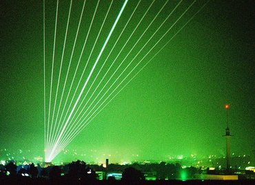 [Translate to English:] 02F00200 Lasershow Eventservice Outdoor Beams Asia Games Dubai
