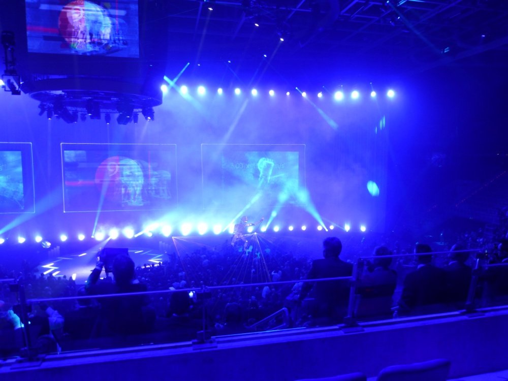 [Translate to English:] 02G04400 Lasershow Eventservice Special Effects SAP Arena Show 05